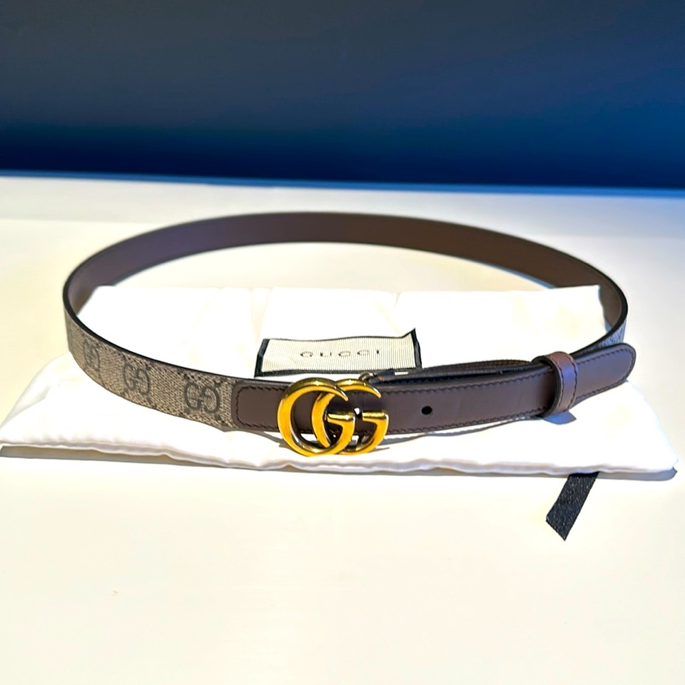 LIKE NEW Gucci logo brown belt!